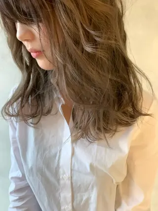 ミディアム カラー 韓国レイヤー×艶髪 ハイトーンRyukiのヘアスタイル