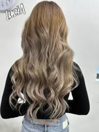 ロング カラー MISAKIエクステ ブリーチ\5900のヘアスタイル