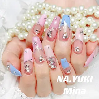 ネイル 🦋 Queenieのネイルデザイン