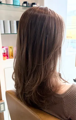 ロング オリーブベージュ/ 上田優希　/透明感カのヘアスタイル