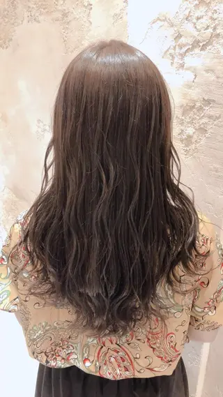 セミロング 代表山口ひな 髪質改善のプロのヘアスタイル