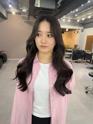 セミロング カラー レイヤーカット 西村あきやのヘアスタイル