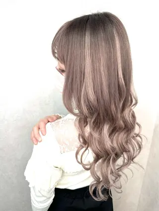 ロング カラー ハイトーン カラーのヘアスタイル