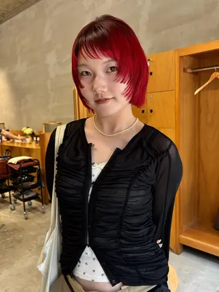 ショート カラー wewe: momoeのヘアスタイル