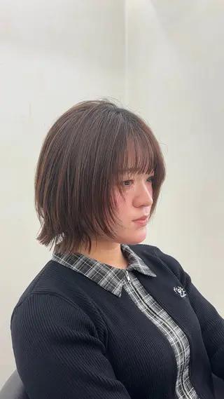 ミディアム レイヤー・カット モデル・透明感カラーのヘアスタイル