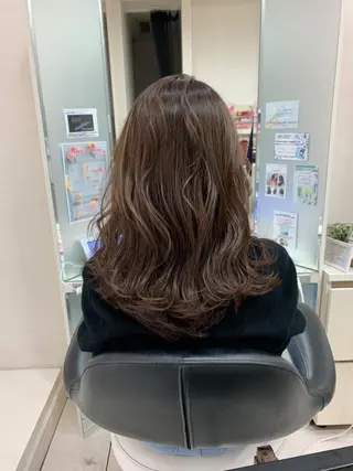 セミロング カラー 渕向 克海のヘアスタイル