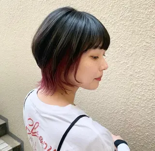 ミディアム ブリーチなしカラー/ 顔周りレイヤーカットのヘアスタイル