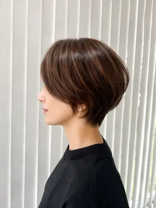ショート カラー 佐々木 麻衣のヘアスタイル