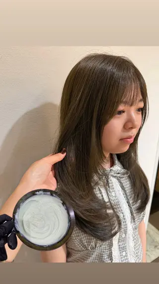 ロング カラー 塩澤 榛奈のヘアスタイル