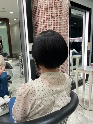 ショート コテ巻きパーマ💙 シノヤユイのヘアスタイル