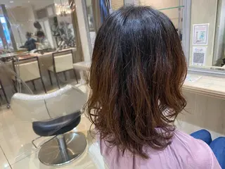 セミロング パーマ 似合う髪型見つけます AYAKAのヘアスタイル