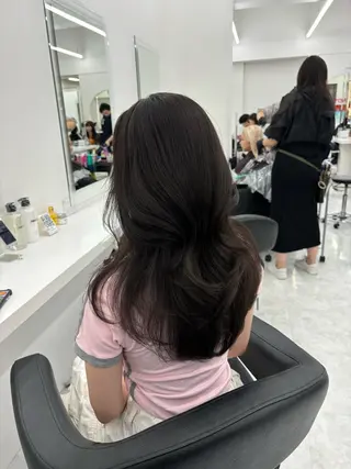 セミロング カラー 抜け感レイヤー︴ ニュアンスカラーのヘアスタイル