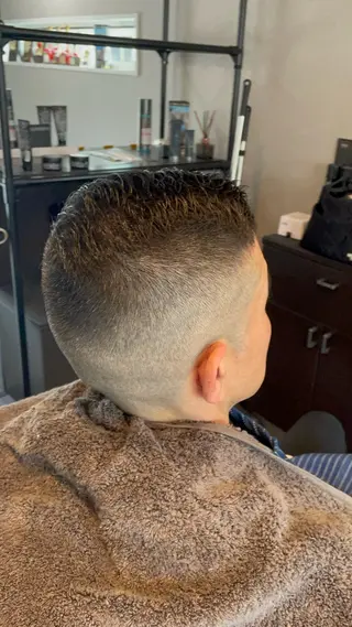 ショート 京都フェードカット 田嶋勇祐のヘアスタイル