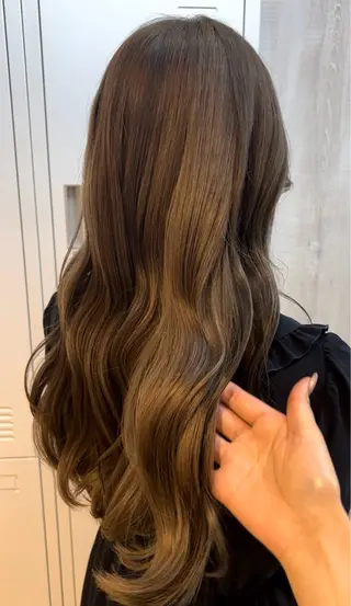 ロング カラー 吉田 敦月のヘアスタイル