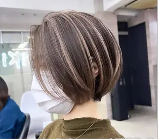 ショート 🫧バレイヤージュ/ ハイトーン/ミズキのヘアスタイル