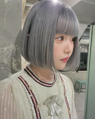 ミディアム カラー レイヤー/顔周り ブリーチカラーのヘアスタイル