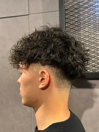 ショート パーマ メンズ 【メンズ特化】海外風 スパイキー/トムのヘアスタイル