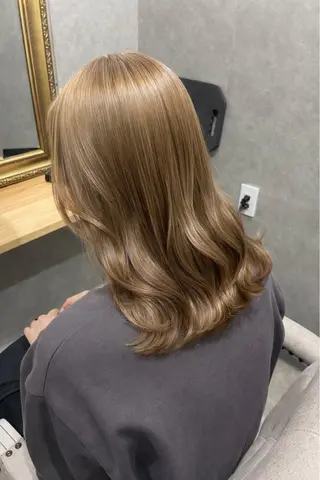 ミディアム ミルクティー職人× HIROSEのヘアスタイル