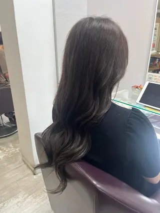 ロング 新川 樹里のヘアスタイル