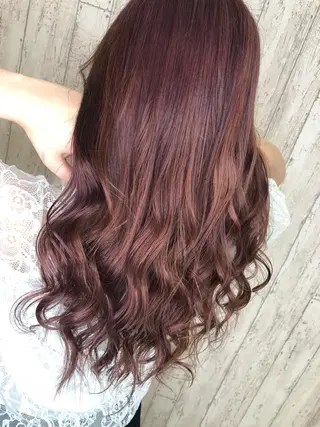 ロング カラー Kaede .のヘアスタイル