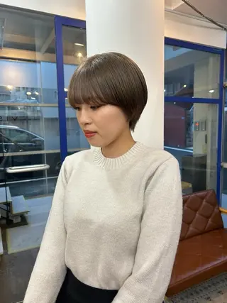 ショート カラー かがやしづ ⭐️ベージュのヘアスタイル
