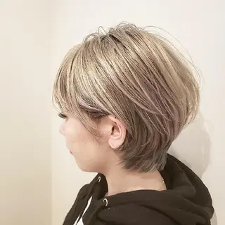 ショート 中高下 由真のヘアスタイル