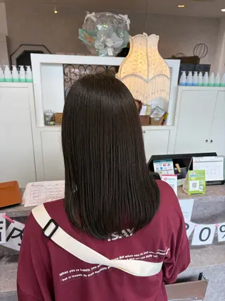セミロング 艶髪/透明感カラー 下山 萌華のヘアスタイル
