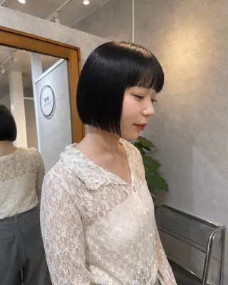 ミディアム カラー ヘアアレンジ タイトボブ個性派カラ ーAKANEのヘアスタイル