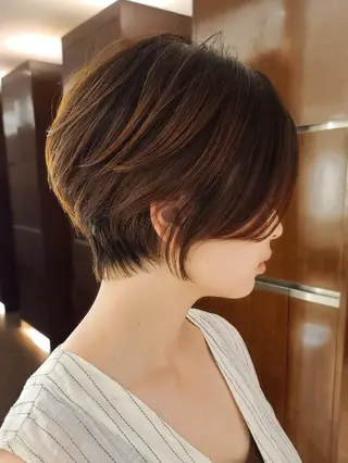 ショート 中高下 由真のヘアスタイル