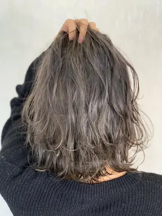 ミディアム カラー LUXBE LUCEのヘアスタイル