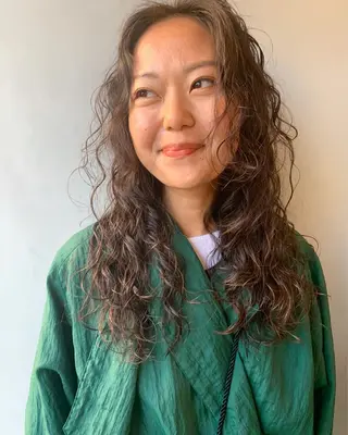 ロング パーマ Spiel KOMOのヘアスタイル