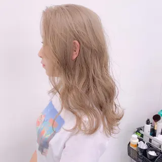 ロング カラー ハイトーン×レイヤー カットTAKUMIのヘアスタイル