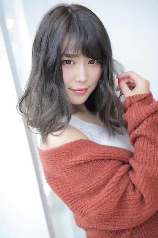 ミディアム カラー ✖️リーアキト LEEAKITO✖️のヘアスタイル