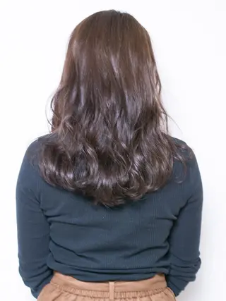 ロング 金澤 愛のヘアスタイル
