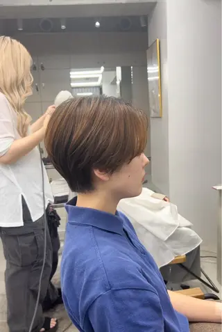 ショート バタフライレイヤー/ ニシトモユキのヘアスタイル