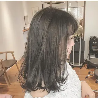 ミディアム カラー ネイル ハイトーンボブ 前田 表参道　グレージュのヘアスタイル