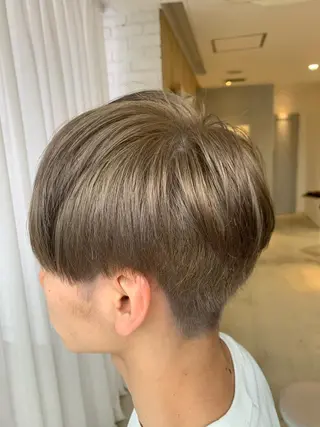 ショート カラー LUXBE LUCEのヘアスタイル