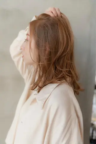 ミディアム 新宿/顔周りカット +レイヤー＝しずく♩のヘアスタイル