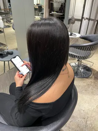 カラー hinaru ．のヘアスタイル