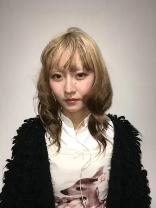 ミディアム MONA kurea🐾のヘアスタイル
