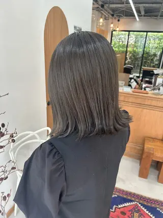 ミディアム なつめ🐶ショート ベージュカラーのヘアスタイル