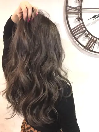 セミロング カラー Tsuyoki .のヘアスタイル