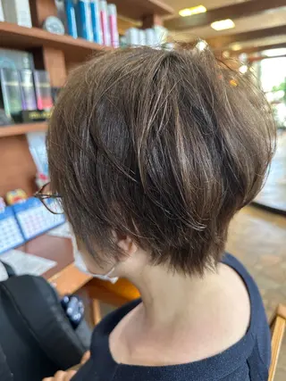 ショート カラー 新田 甲のヘアスタイル