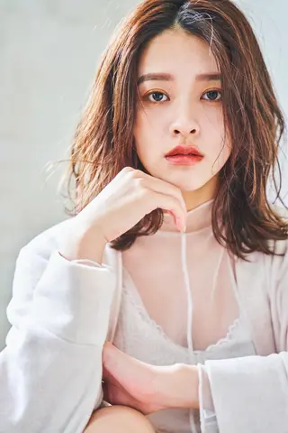 セミロング カラー 松浦 るなのヘアスタイル