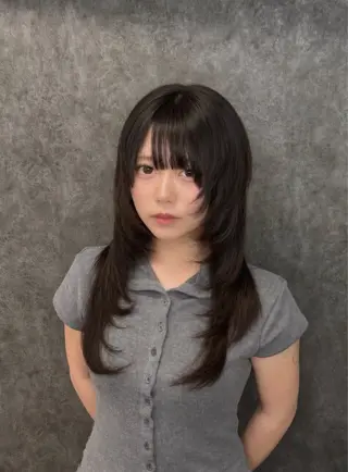 ロング Mana/レイヤー プルエクステブリーチのヘアスタイル