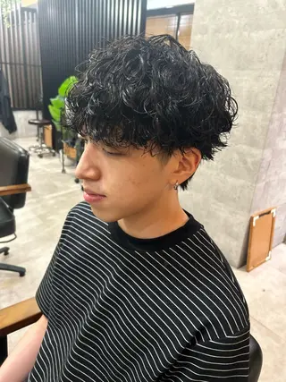 ショート パーマ メンズ 勝毛 広貴のヘアスタイル
