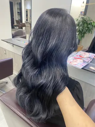 ミディアム カラー noa 寒色系カラーブリーチのヘアスタイル