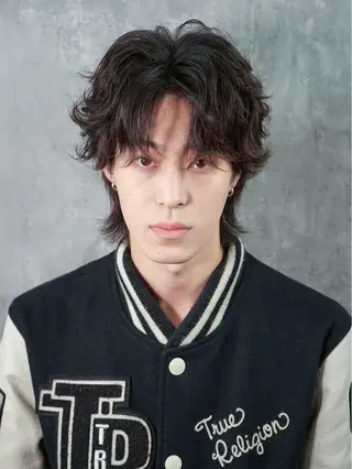 ミディアム 高崎 健司のヘアスタイル