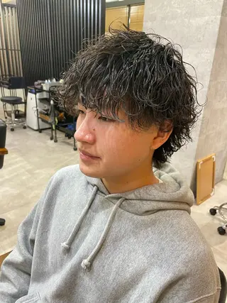 ミディアム パーマ メンズ 勝毛 広貴のヘアスタイル