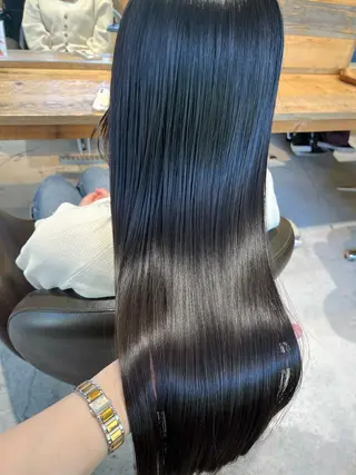 ロング diar／Saori 透明感カラー🤍のヘアスタイル